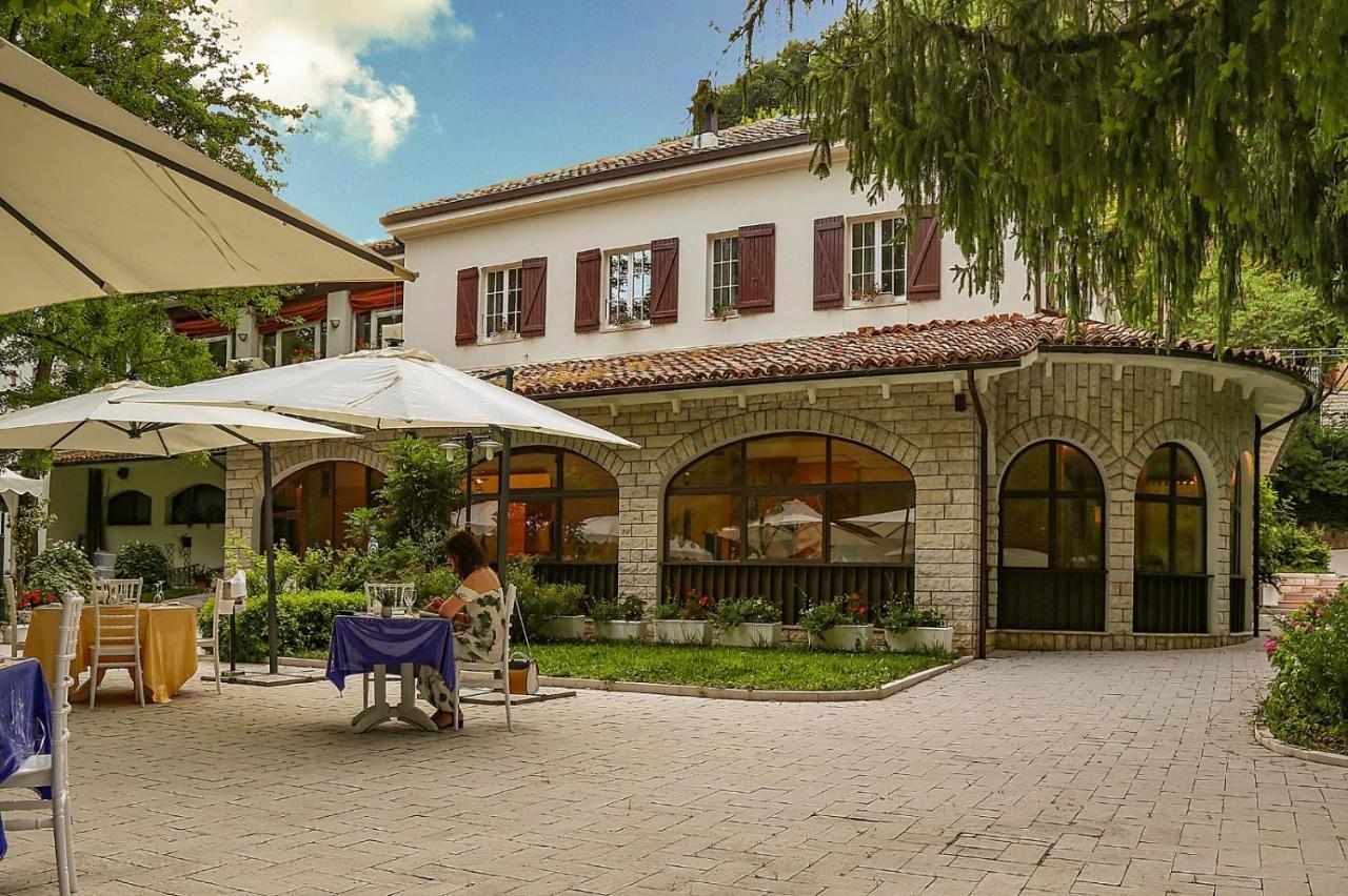 Hotel La Ginestra 阿夸拉尼亚 外观 照片