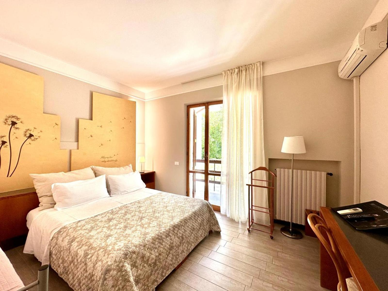 Hotel La Ginestra 阿夸拉尼亚 外观 照片
