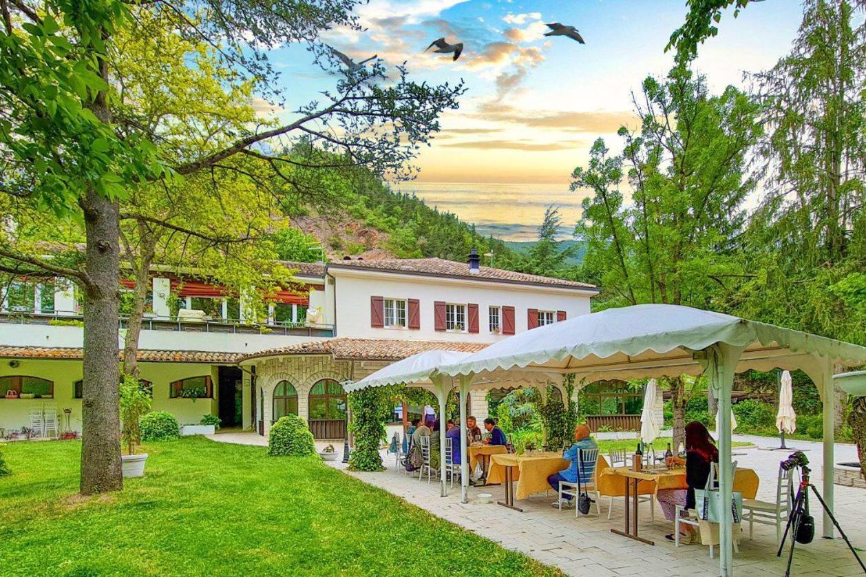 Hotel La Ginestra 阿夸拉尼亚 外观 照片