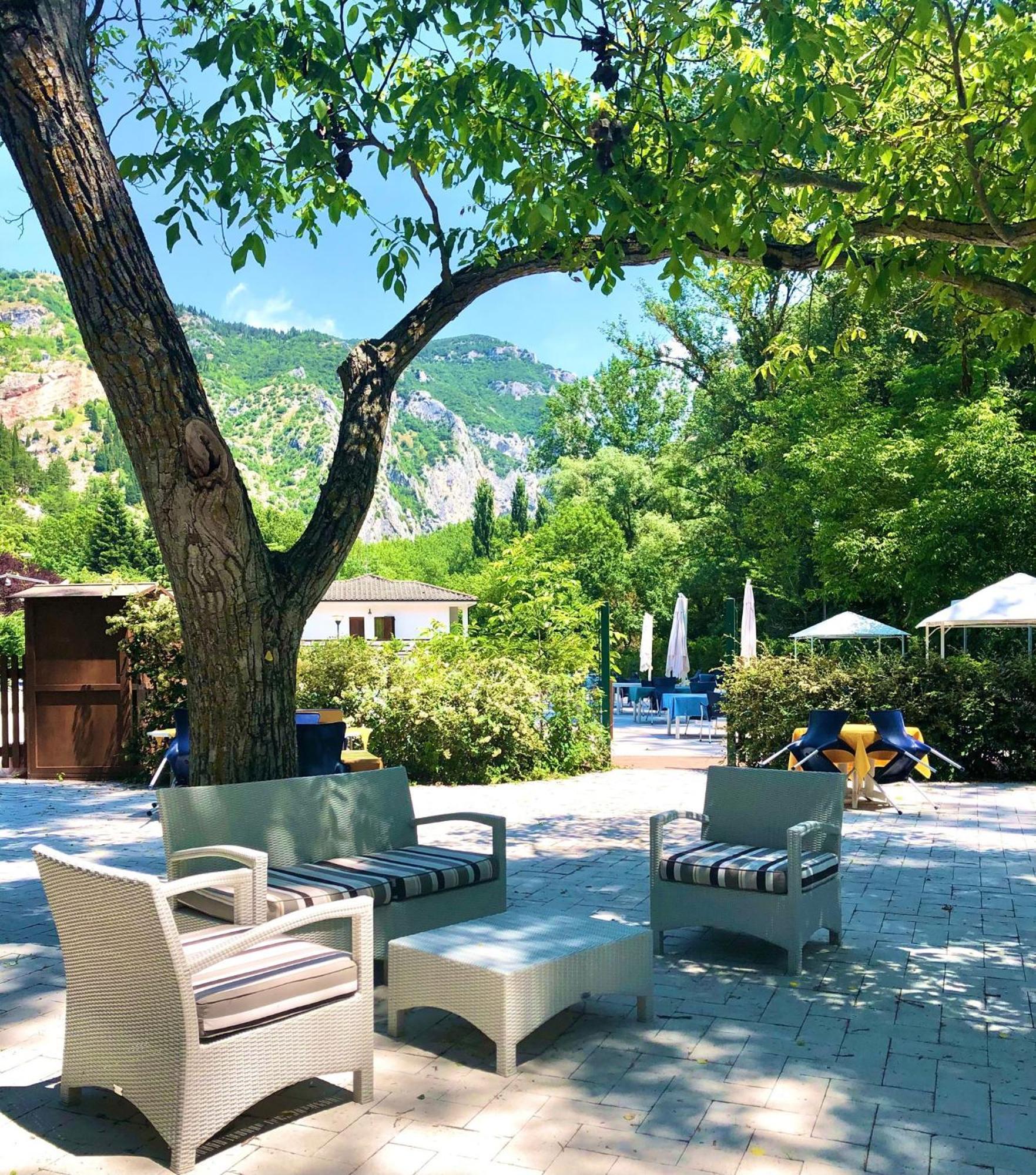 Hotel La Ginestra 阿夸拉尼亚 外观 照片