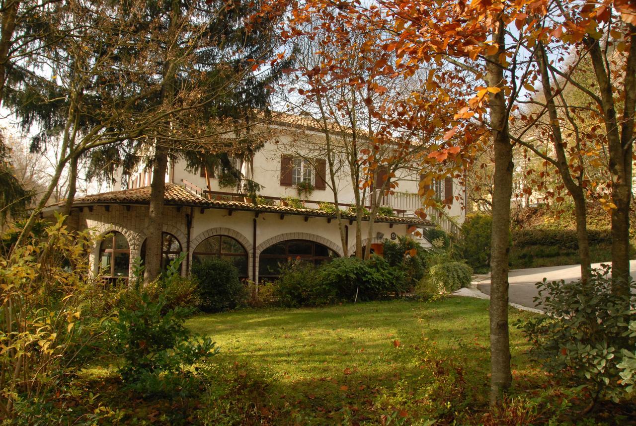 Hotel La Ginestra 阿夸拉尼亚 外观 照片