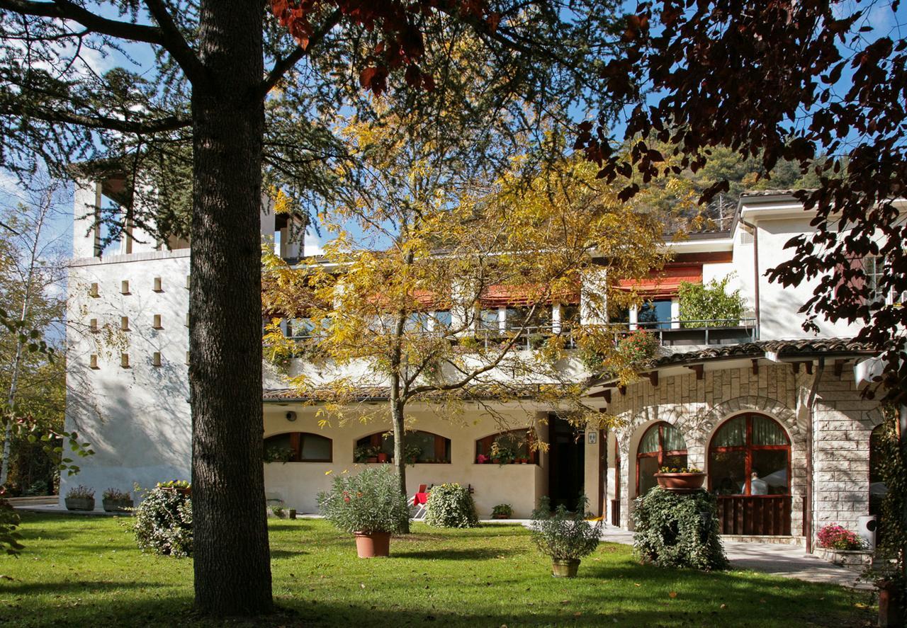 Hotel La Ginestra 阿夸拉尼亚 外观 照片