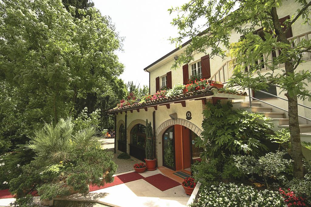Hotel La Ginestra 阿夸拉尼亚 外观 照片